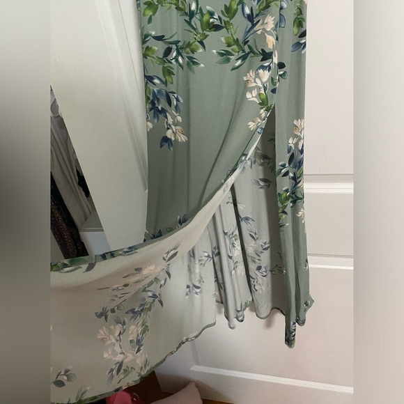 Flynn Skye Hazel Floral dress with slit size Large EUC - Picture 8 of 9